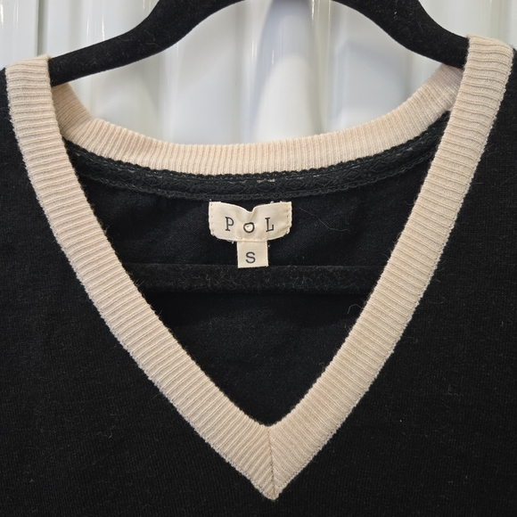 POL Black V-Neck Short Sleeve Top with Cream Trim - Picture 3 of 5